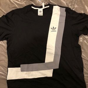 BLACK/WHITE STRIPED ADIDAS T-SHIRT